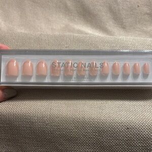 Static Nails Reusable Pop-On Manicure